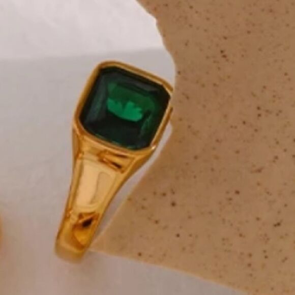 #38 NEW Beautiful Emerald Green Gold Ring - Picture 7 of 9